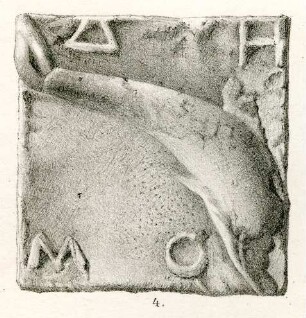 Mine. Quadratisches Bleigewicht mit Delphin und griechischer Inschrift: ΔΗΜΟ