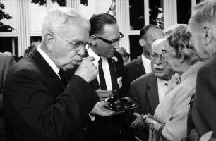 17. Tagung 1967 Chemiker; Maikäferrede: Harold C. Urey, Baron Dées de Sterio, Leopold Ruzicka, Frau ?, Otto Hahn