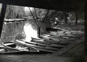 Paddelbootschuppen am Hafen von Lübben : Transport und Kommunikation - auf Wasser und Eis. Ort: Lubin / Lübben. Paddelbootschuppen am Hafen
