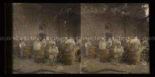 Küfer bei der Herstellung der Fässer, Champagnerfabrik Mercier, Epernay