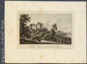 Das Schloss Siebeneichen über der Elbe von Südosten, im Hintergrund Meißen, aus einer Reihe