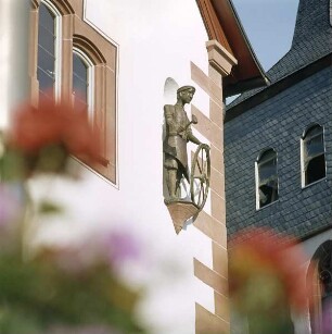 Statue : Steinau. Figur an einer Fassade
