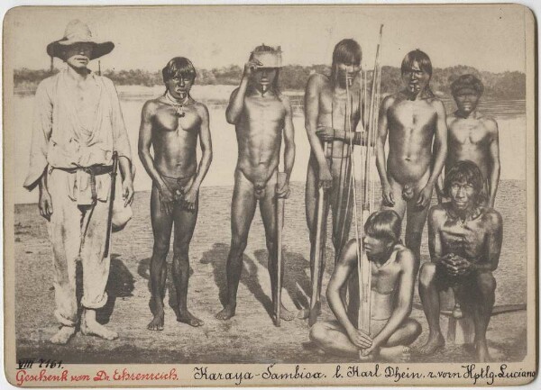 Group of the Karaya-Šambioa, with Karl Dhein (left) and Chief Luciano (front right)