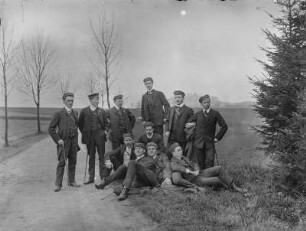 Gruppenbild von jungen Männern