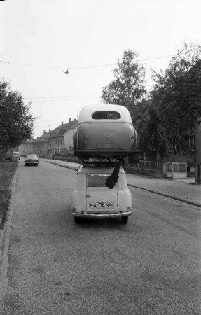Auto-Huckepack-Verkehr in der Bannwaldallee.