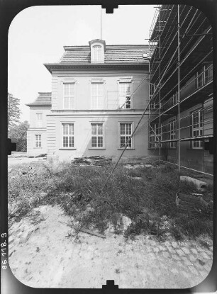 Gotha, Friedrichstraße 5/7. Schloss Friedrichsthal (1707/1708-1711; W. C. Zorn von Plobsheim). Linker Seitenflügel von Südosten