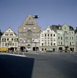 Regensburg. Platzanlage mit Häuserfassaden