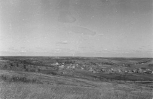 Zweiter Weltkrieg. Frontbilder. Sowjetunion. Landschaft mit Dorf