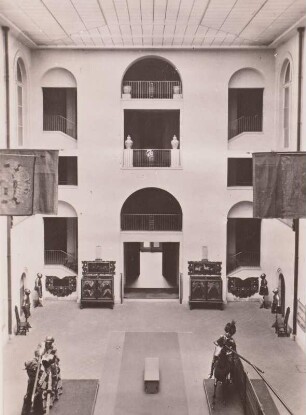 Johanneum, Historisches Museum. Turnierausstellung im Lichthof