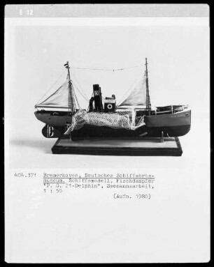 Fischdampfer "P.G. 21-Delphin", Seemannsarbeit