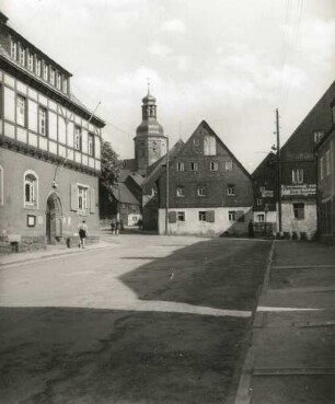 Geising, Hauptstraße 25. Rathaus und Sparkasse (1908-1910, H. Gerlach). Blick zur Stadtkirche und zum Wohnhaus Nr. 24