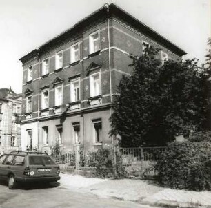 Dresden-Mickten, Hauptmannstraße 14. Wohnhaus (um 1900). Straßenansicht von Südosten