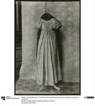 Damenkleid des 19. Jahrhunderts, Ausstellung 200 Jahre Kleiderkunst