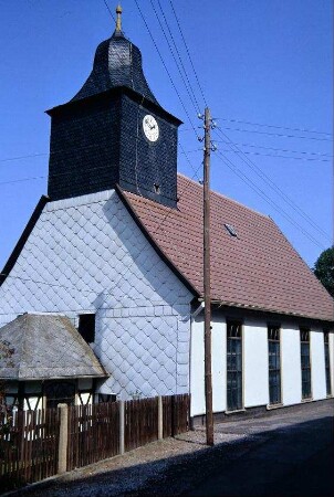 Dorfkirche, Westgiebel mit Dachreiter