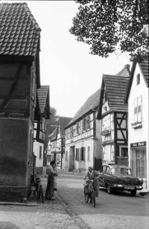 Jockgrim: Gasse mit Fachwerkhäusern