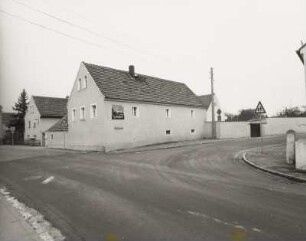 Seitengebäude : Dreiseithof (A. 19. Jh.). Wohnhaus und Seitengebäude