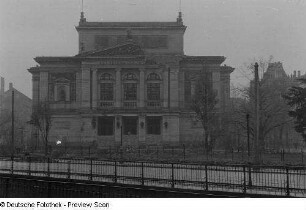 Beschädigtes Gewandhaus
