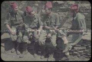 Italienische Soldaten mit Fes