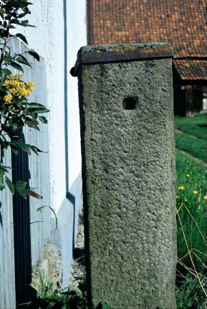 Stein als Zaunsäule