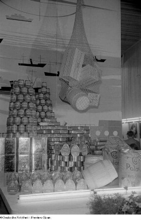 Stand mit polnischen Fleischkonserven auf der Herbstmesse 1953