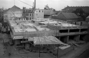 Bau eines Parkhauses Ecke Adler- und Zähringerstraße.