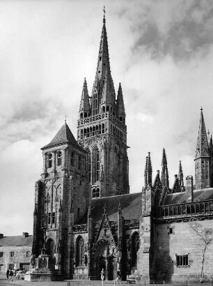 Bretagne. Le Folgoet. Wallfahrtskirche Notre-Dame