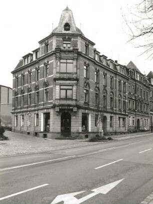 Radeberg, Dresdner Straße 3. Wohnhaus mit Laden (um 1895)