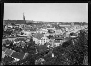 Österreich, Steyr. Blick von der Ennsleiten mit Stadtpfarrkirche Steyr