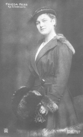 Porträt Frieda Hess (1886-1972; Solotänzerin). Fotografie (Weltpostkarte). Dresden, 1917