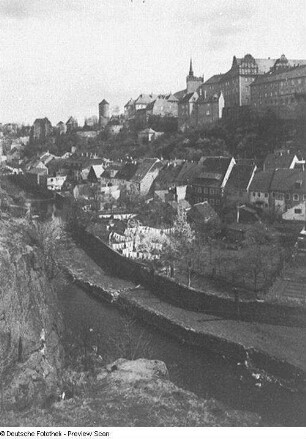 Bautzen. Stadtteilansicht. Blick vom Protzschenberg über die Spree nach Südosten gegen den Stadtteil Unterm Schloss und die Ortenburg