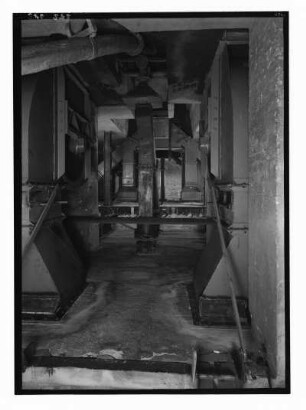Industrie-Kraftwerk. Kesselhaus, Entaschung : Lauta (Niederlausitz). Industrie-Kraftwerk. Kesselhaus, Entaschung