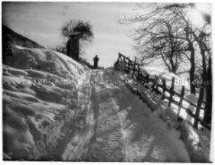 Mann in Winterlandschaft