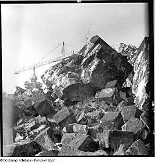 Dresden-Altstadt. Ruine der Frauenkirche während ihrer archäologischen Enttrümmerung. Trümmerhaufen