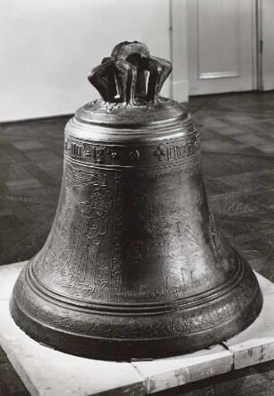 Bronzeglocke mit Ritzzeichnungen (1460; N. Ösenberg). Dresden: Kunstgewerbemuseum 33388