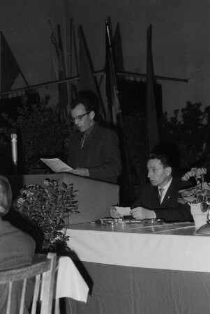 [SED-Parteiversammlung]
