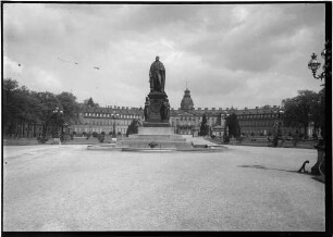 Karlsruhe Schlossplatz Denkmal des Karl Friedrich von Baden