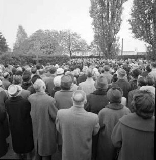Gedenkfeier der Heimatvertriebenen auf dem Karlsruher Hauptfriedhof an Allerheiligen.