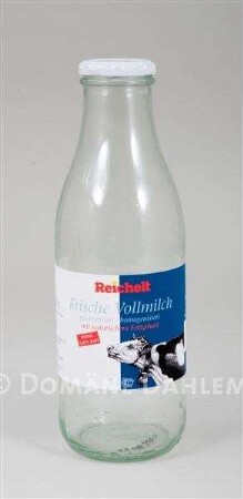 Flasche "Frische Vollmilch" der "Reichelt" - Eigenmarke