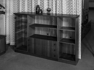 Vitrinenschrank