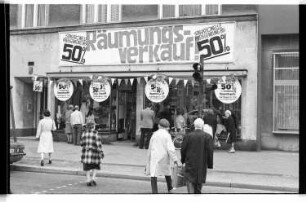 Kleinbildnegative: Geschäft, Räumungsverkauf, Hauptstr. 100, 1978