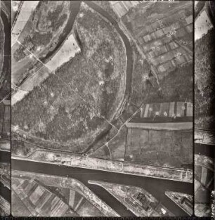 Amerikanische Luftbildaufnahmen von Kriegszerstörungen. Ausrichtung nach Norden. Rheinhafen (Randbereich). (Stichkanal und Becken 4 und 5)