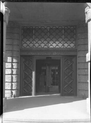 Stuttgart, Reichsbahndirektionsgebäude, Eingangspforte