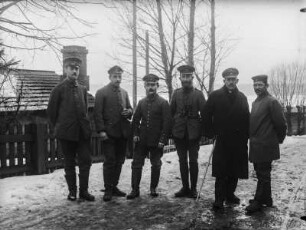 Soldatengruppe : Eine Gruppe Soldaten in Uniform.