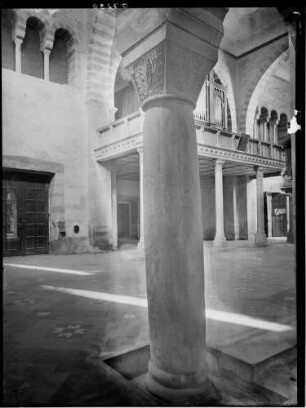 Reichenau Mittelzell Kloster Marienmünster Innenansicht Westliches Querhaus, südliche Seitenschiffarkade Heitosäule