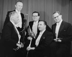 Gruppenaufnahme vom Bläserquintett der Staatskapelle (Prof. Fritz Rucker)