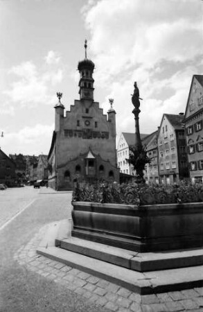 Kempten: Rathaus, mit Brunnen