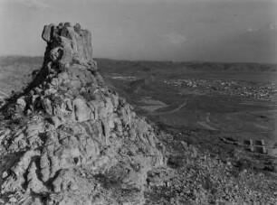 Granit Amba bei Dekemhare : Granit Amba. Rechts im Hintergrund die Stadt Dekemhare