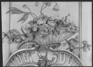 Potsdam, Stadtschloss, Schreibkabinett, R.: 8, Friedrich II., Detail einer Spiegelbekrönung.