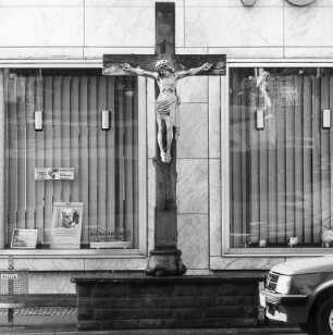 Straßenkreuz; Bad Camberg, Frankfurter Straße (B 8) (vor Nr. 26)