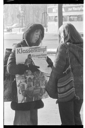 Kleinbildnegative: Unterschriftenaktion für Schulpolitik, „Kleine Kinder – Kleine Klassen“, 1978